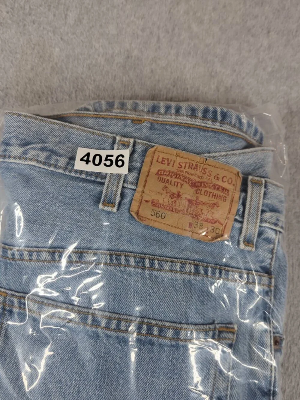 Levi's 560 Jeans Men's 38x30 Blue Comfort Fit Tapered Leg Baggy Faded Light Wash